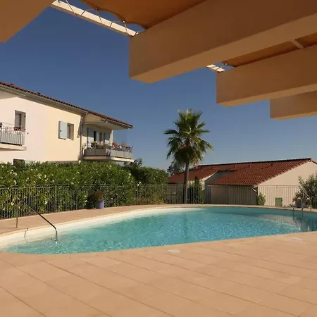2 Pieces Meublees Avec Piscine, Proche De Mandelieu Apartment