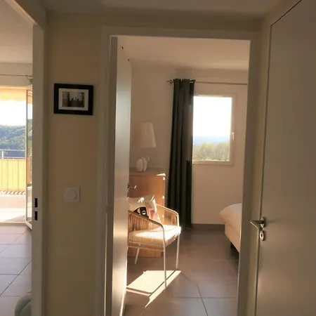 2 Pieces Meublees Avec Piscine, Proche De Mandelieu * Tanneron
